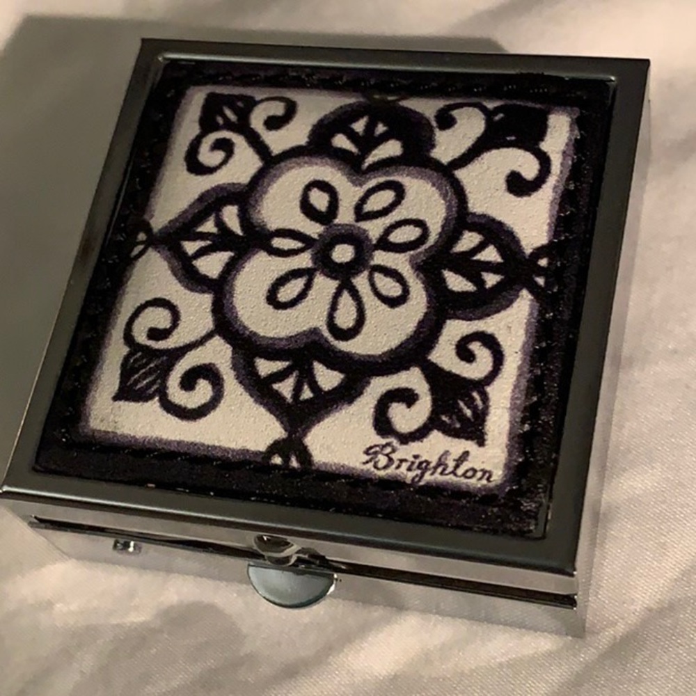 Pill box
